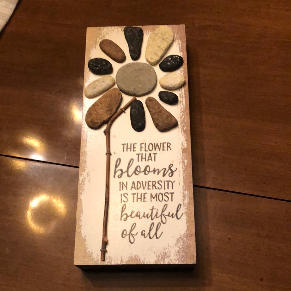 Hanging or standing saying with stone flower